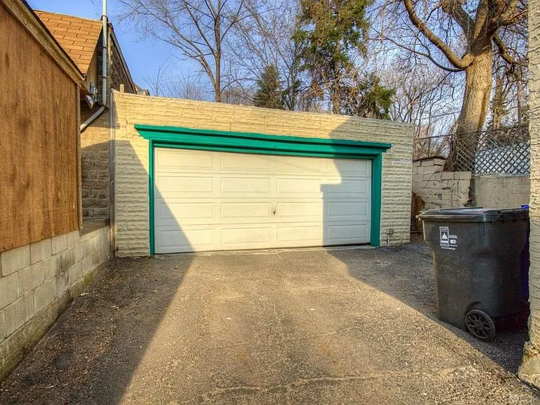 657 Bedford St — Photo 14
