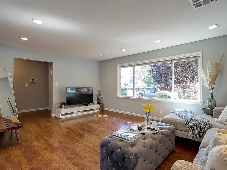1312 Morrill Ave — Photo 5