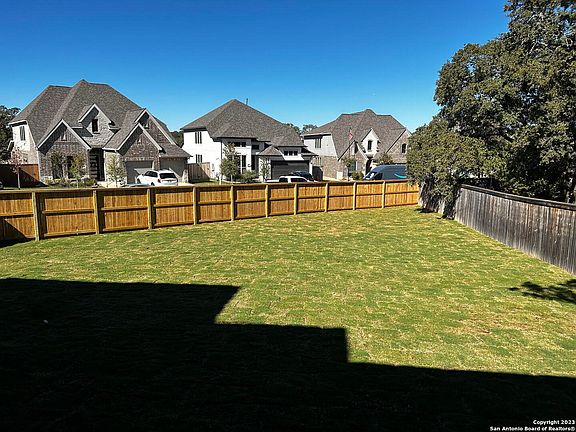 3rd image of 1031 N Cadogan Squire