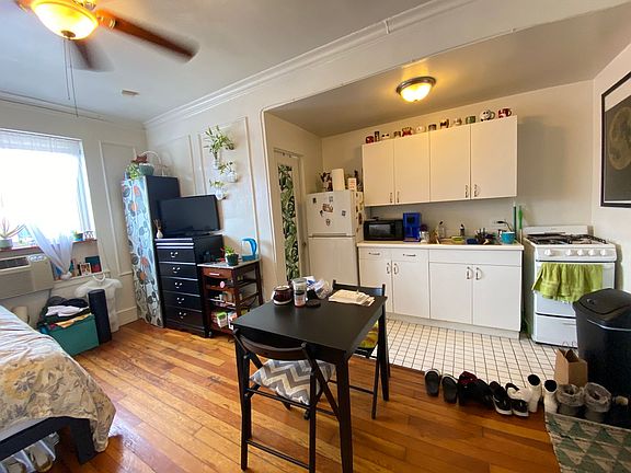 3rd image of 755 W Cornelia Ave #304