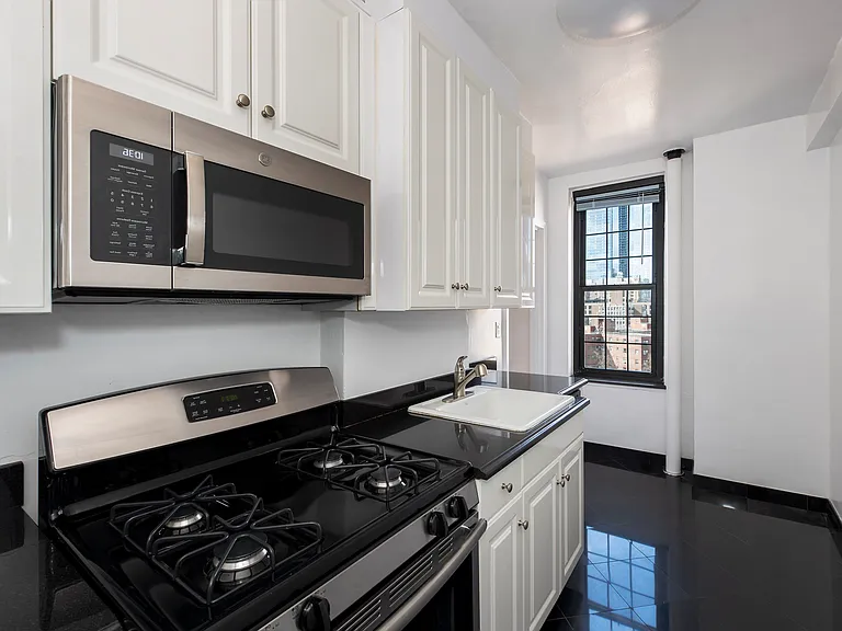 425 W 23rd St #15A — Photo 4