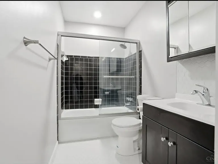 9925 Grasscreek Ct — Photo 13