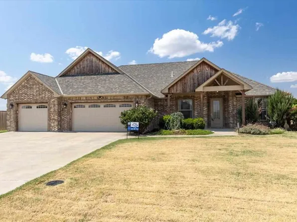 1215 Hummingbird Dr, Cache, OK 73527