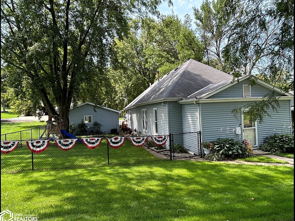 1st image of 907 Cedar St