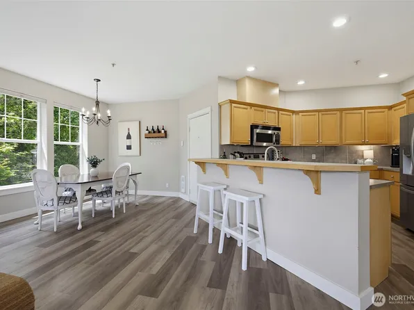 7705 Fairway Avenue SE #204, Snoqualmie, WA 98065
