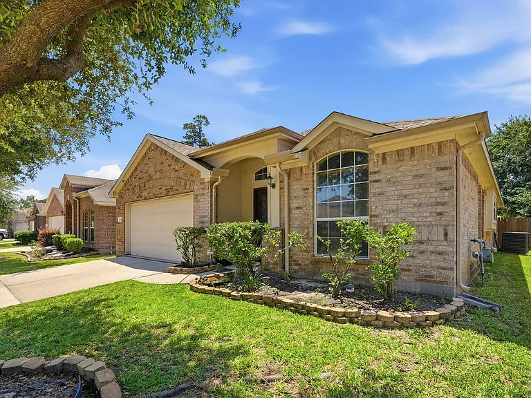8022 Atwood Hills Ln — Photo 2