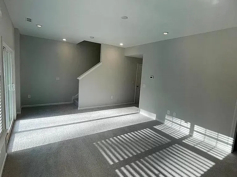 1049 Islip Pl — Photo 17
