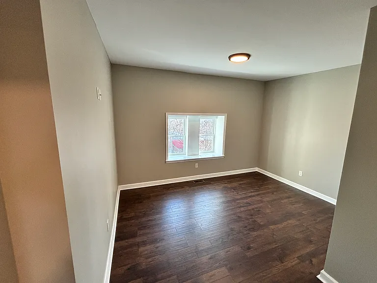2253 Indiana Ave — Photo 40