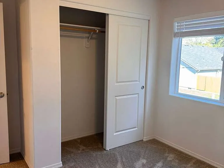 1642 Zoe Ave — Photo 9