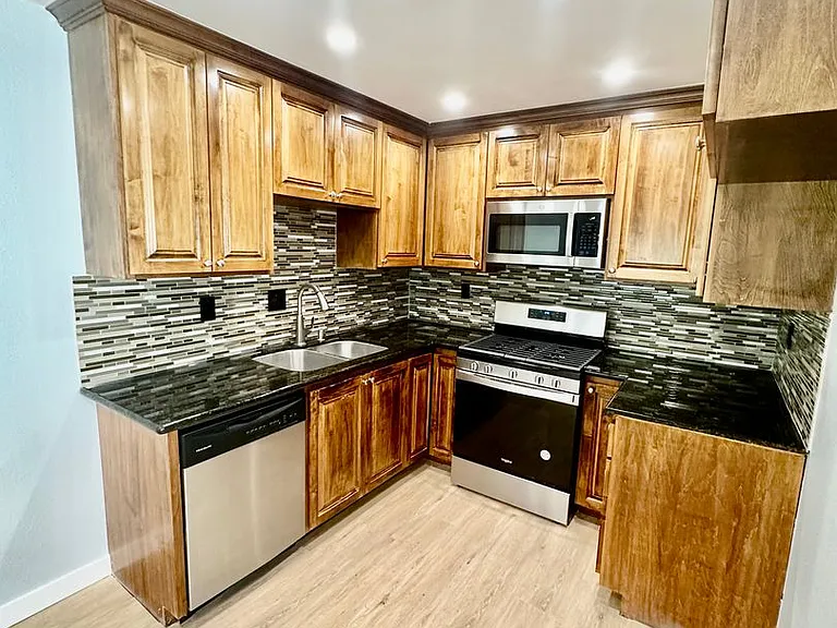 9721 Graham Street — Photo 11