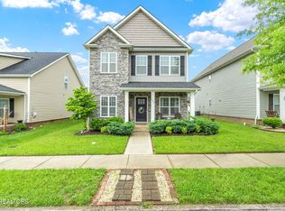 120 E Elderberry St, Oak Ridge, TN 37830
