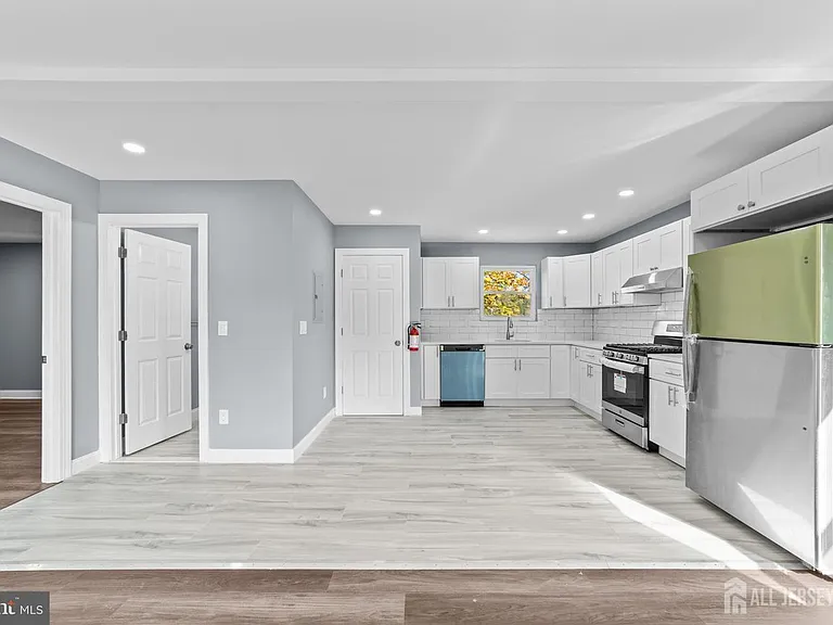 245 William St #C — Photo 3