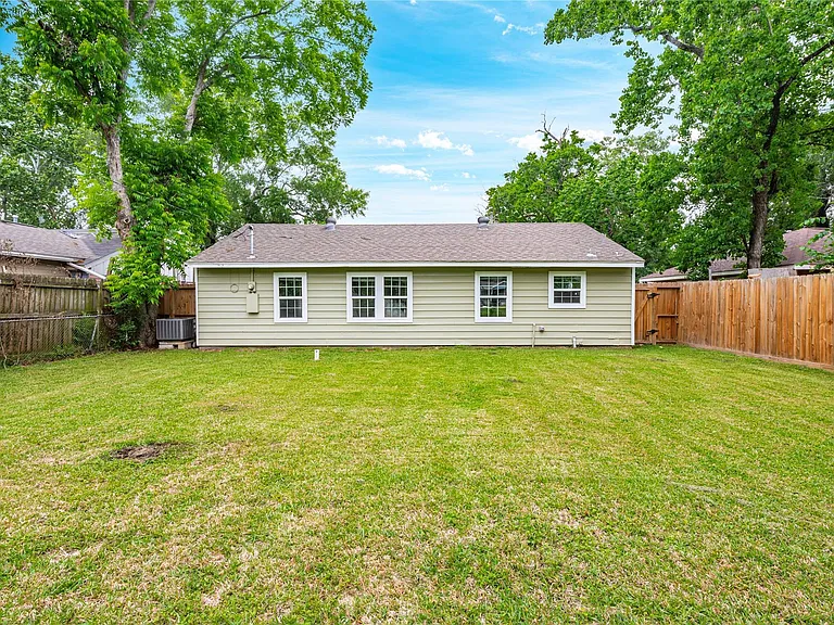 504 Burke Rd — Photo 26