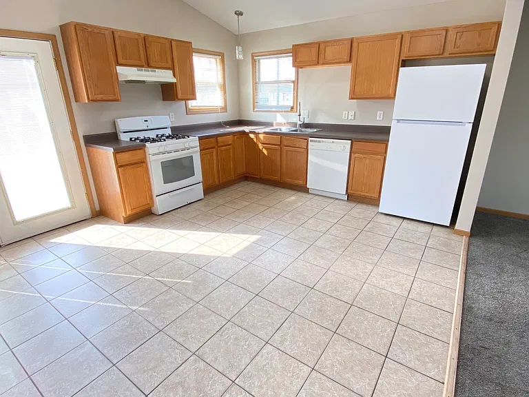 2272 Daniel Ct — Photo 2