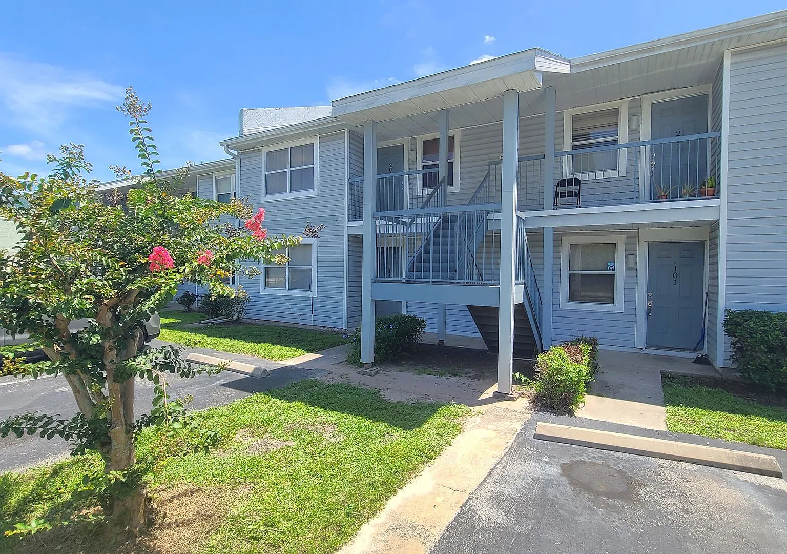 USF area 2/2 Condo — Photo 1