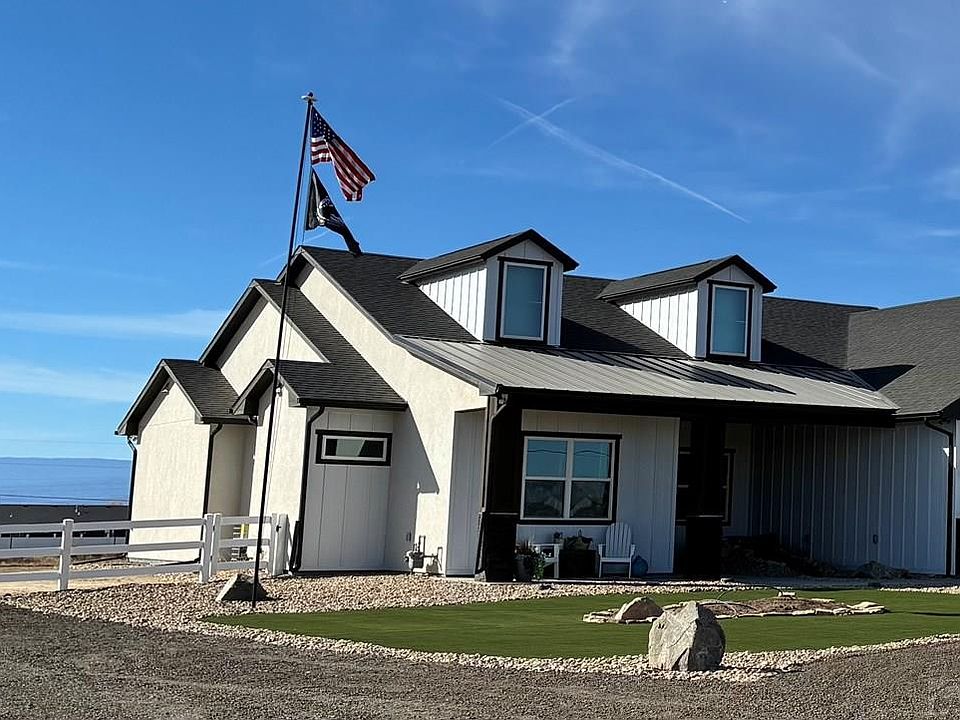 2nd image of 680 E Paradise Dr