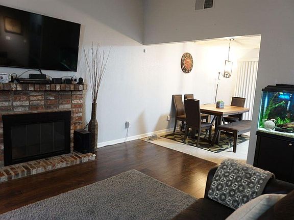 5th image of 14 Corkwood Ct