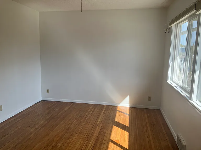 104 Olive St W — Photo 9