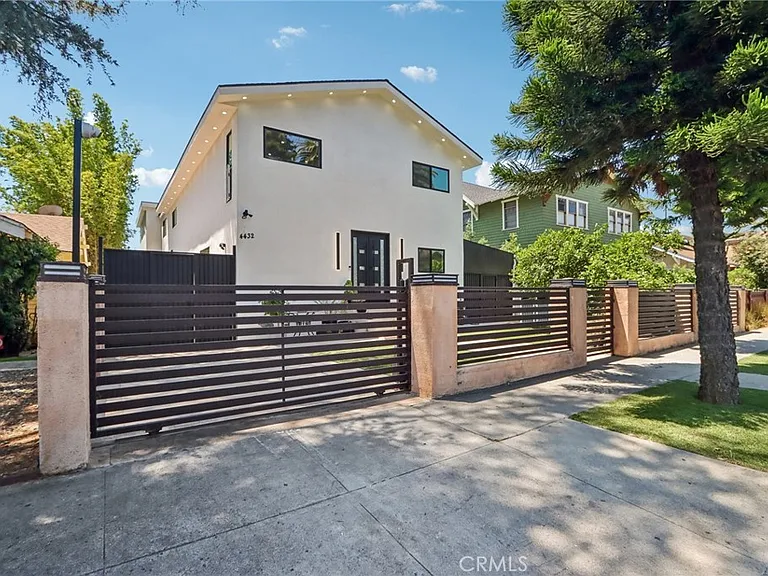 4432 Melbourne Ave — Photo 2