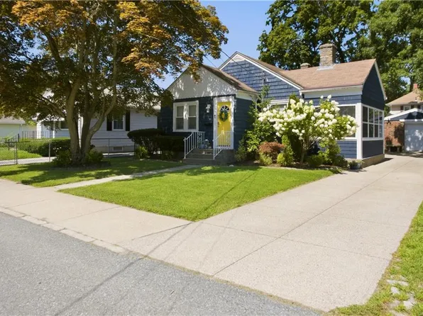 16 Minnesota St, Providence, RI 02904