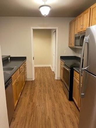 Kitchen w/stainless steel appliances