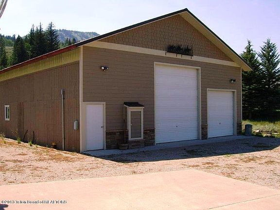 5th image of 4445 Mule Deer Ln
