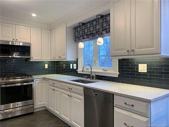 2nd image of 10 Wellesley Dr