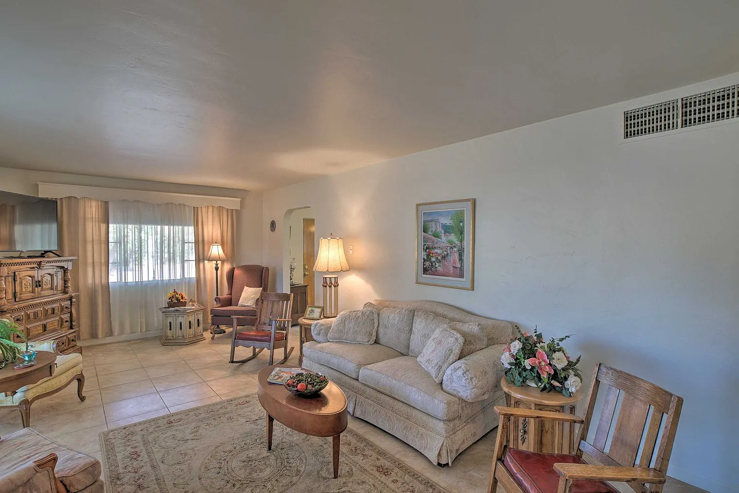 2 bed, 1.0 bath, 1119 sqft, $3,808 — Photo 2