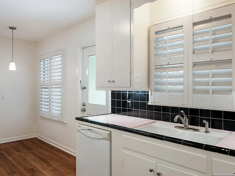 255 Millwood Ln — Photo 10