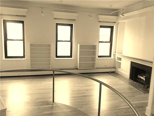 Sold by I & I New York | media 25