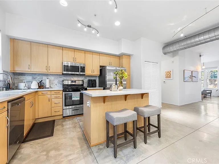 210 N Spurgeon St — Photo 35