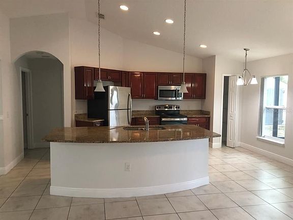 3rd image of 33 Willow Ln