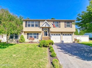 40 Bristlecone Dr, Howell, NJ 07731
