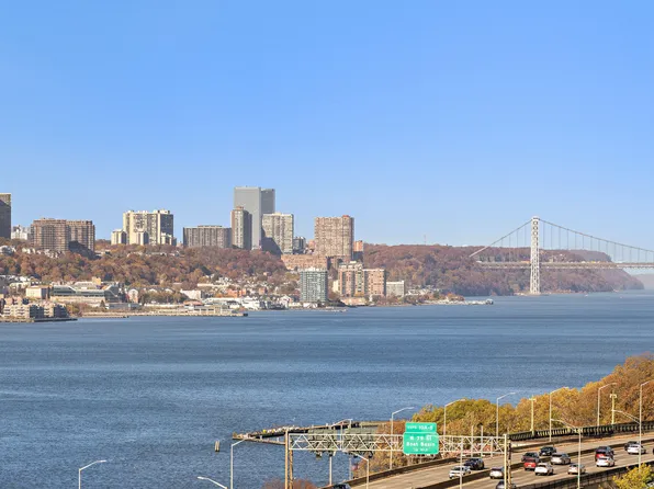 100 Riverside Boulevard image 8 of 21