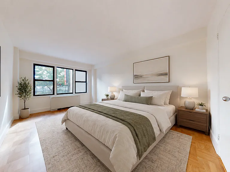 220 E 63rd St #1L — Photo 2