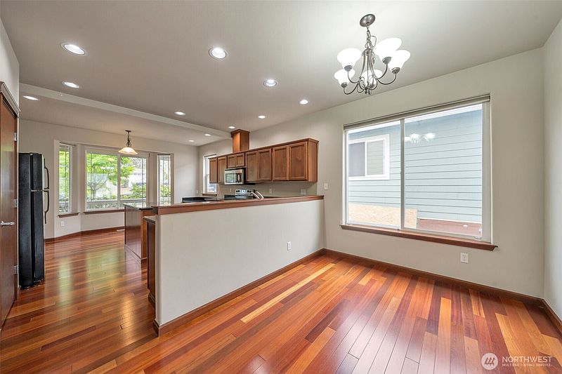 4th image of 8527 29th Way SE
