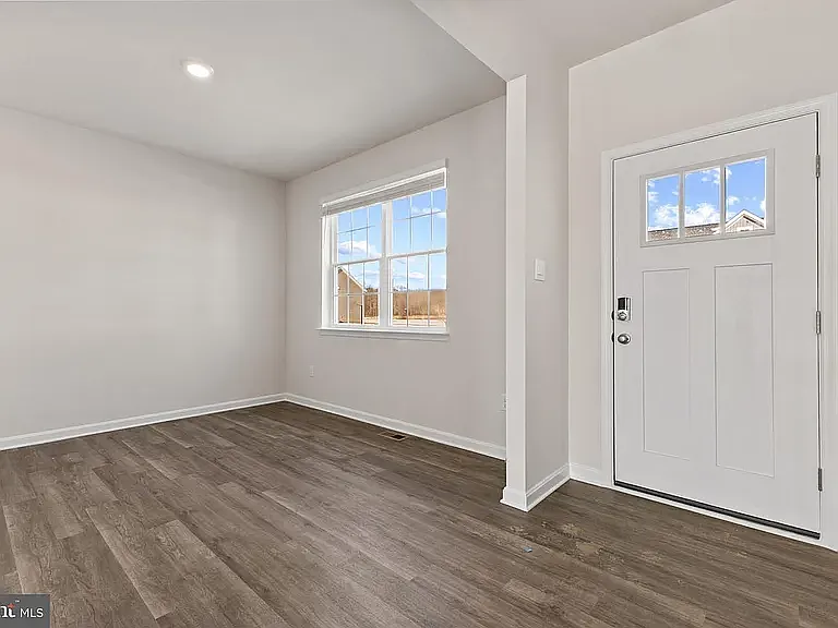 574 Atkinson St — Photo 32
