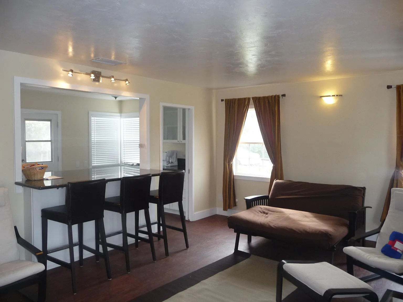 2 bed, 1100 sqft, $3,595 — Photo 3