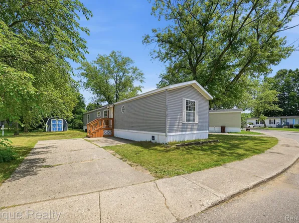 6255 Lake Dr, Ypsilanti, MI 48197