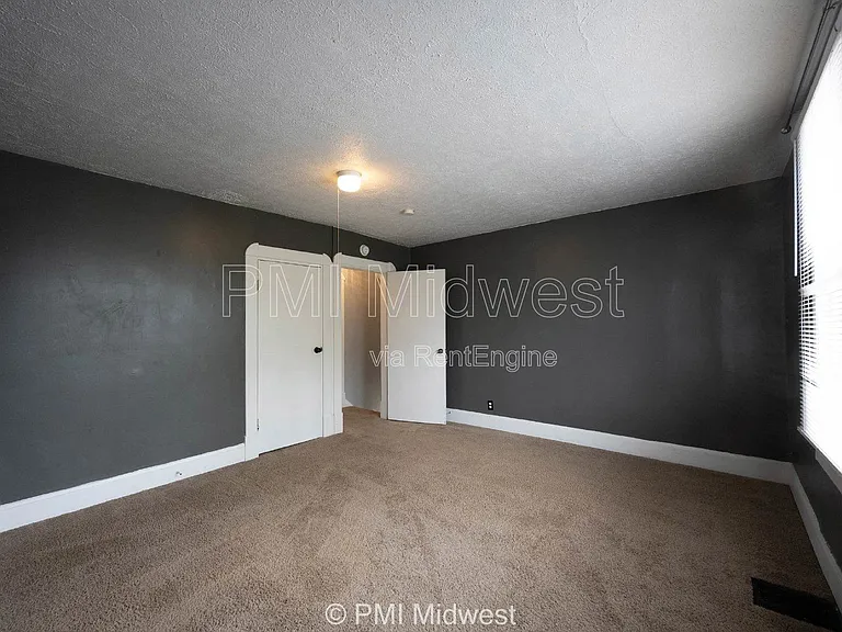 1604 E Kelly St — Photo 23
