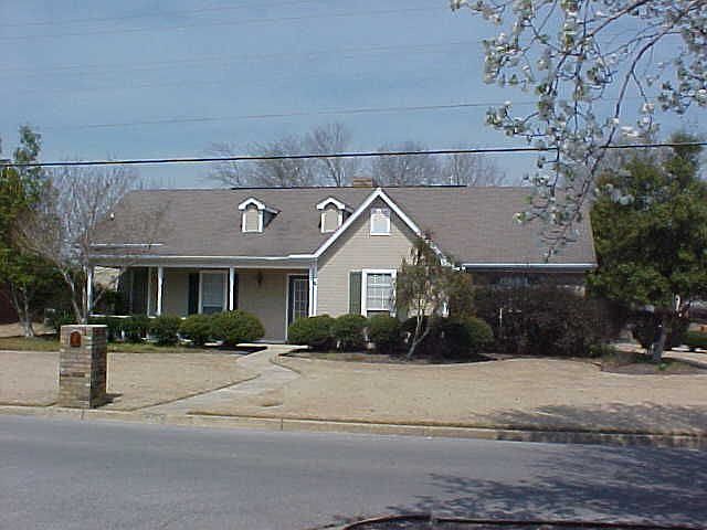 Corner Lot w/Rear Garage