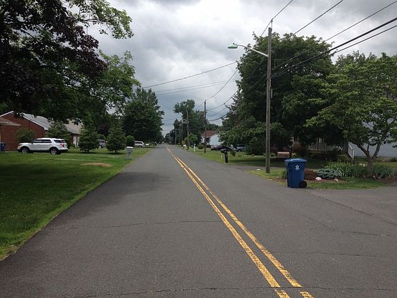 5th image of 56 Willow Ave