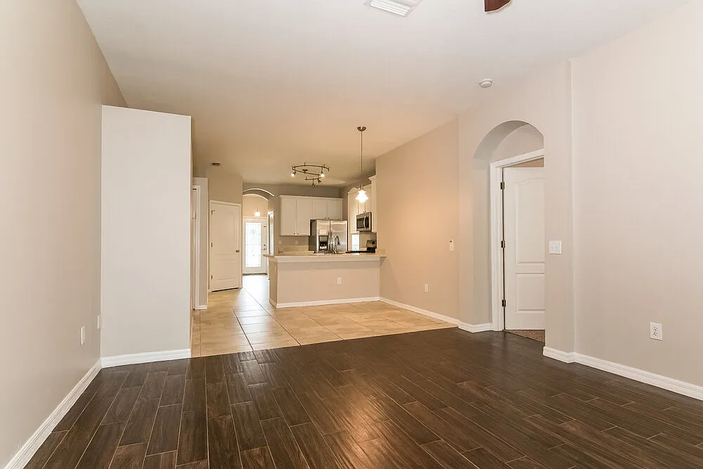 4 bed, 2.0 bath, 1868 sqft, $2,580 — Photo 2