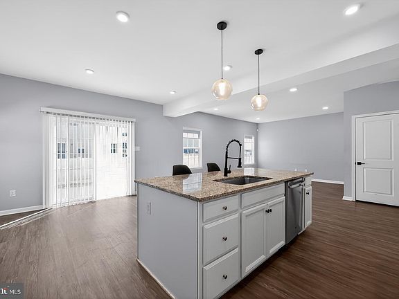 2nd image of 3 Circle Dr