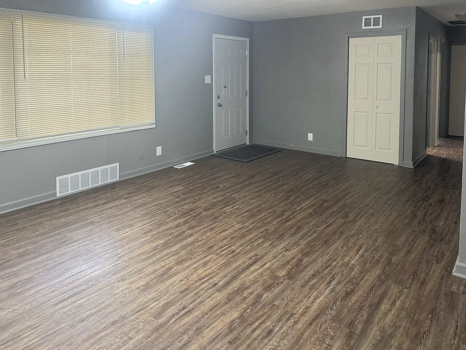 3 bed, 960 sqft, $1,600 — Photo 2