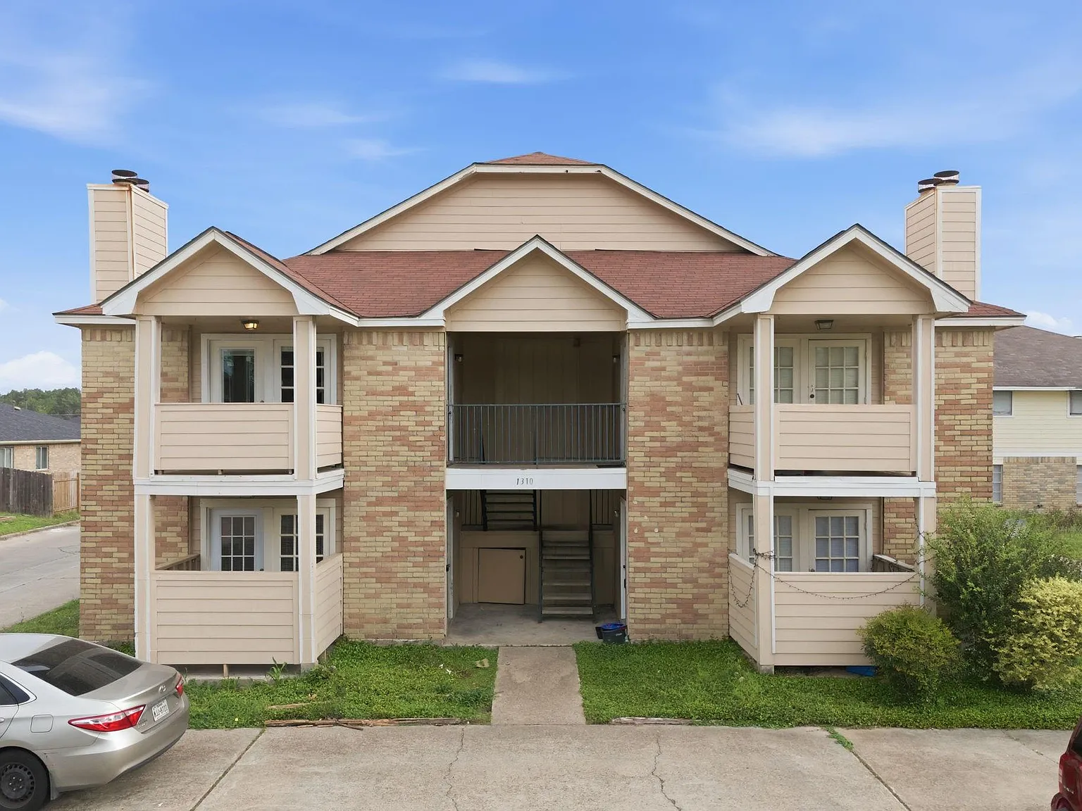 2 bed, 2.0 bath, 3832 sqft, $1,190 — Photo 4