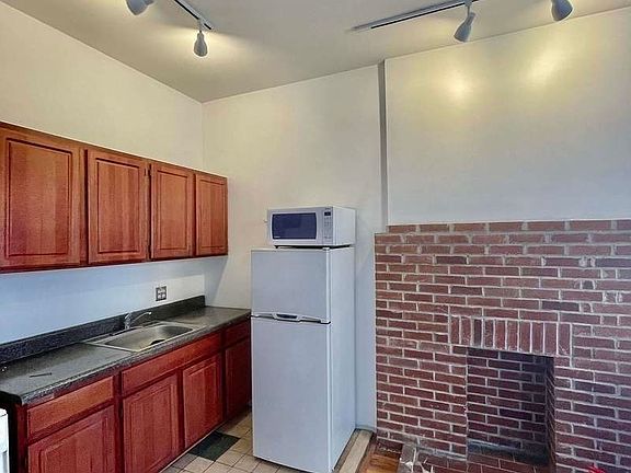 5th image of 264 Gates Ave #2S