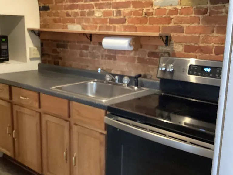 117 E King St — Photo 3