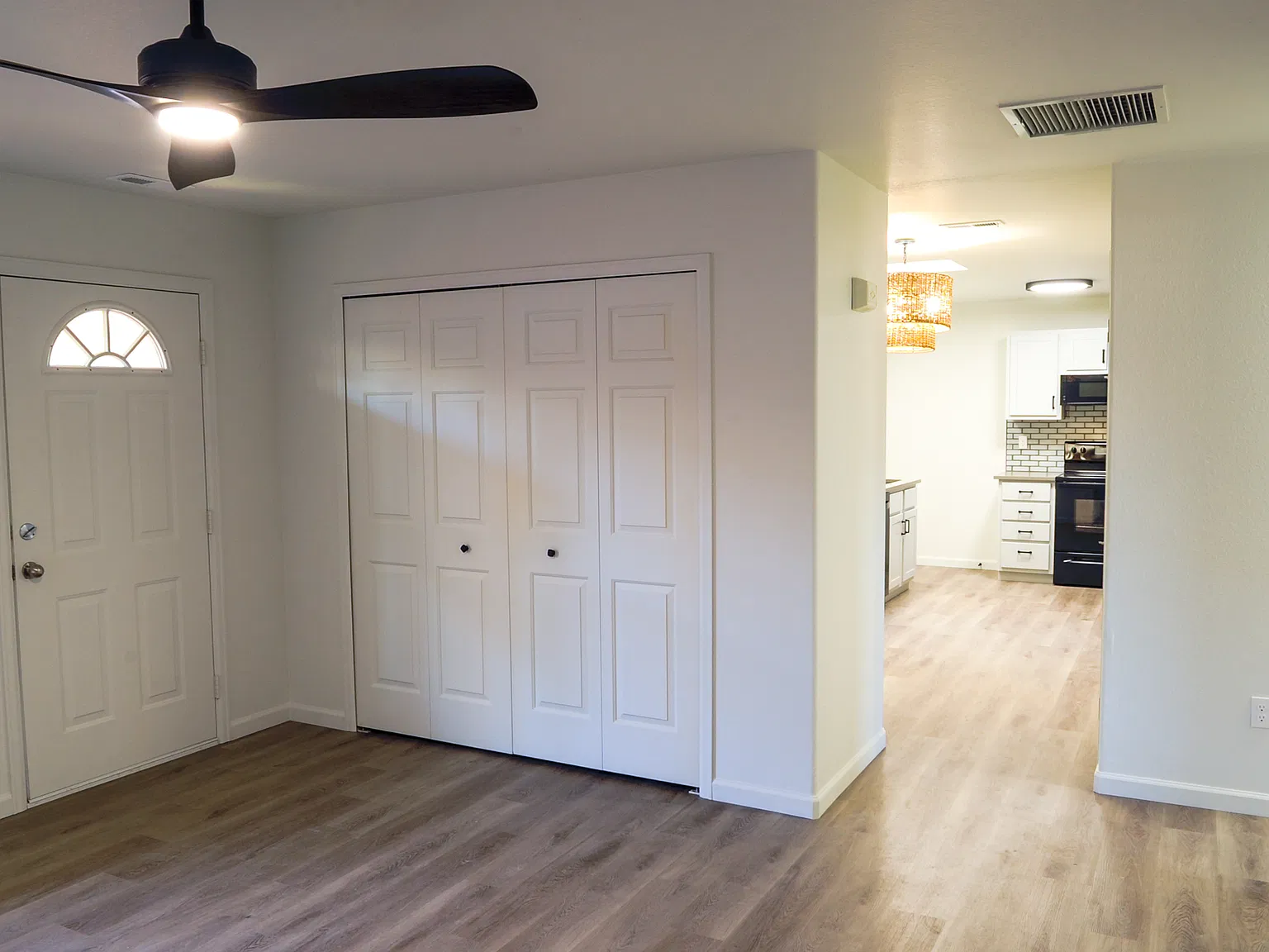 2 bed, 1050 sqft, $1,400 — Photo 2