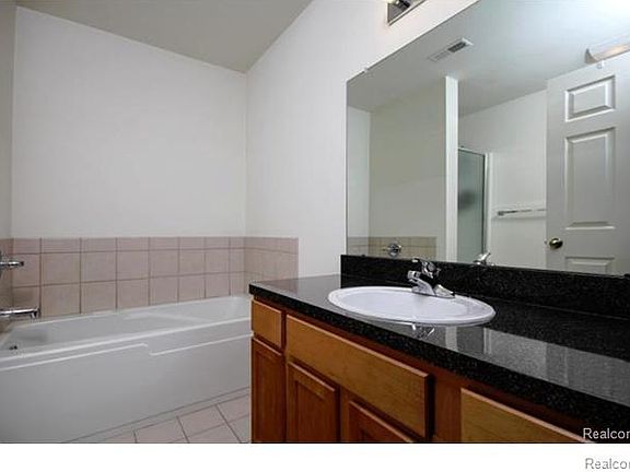 5th image of 3350 Primrose Ln #83